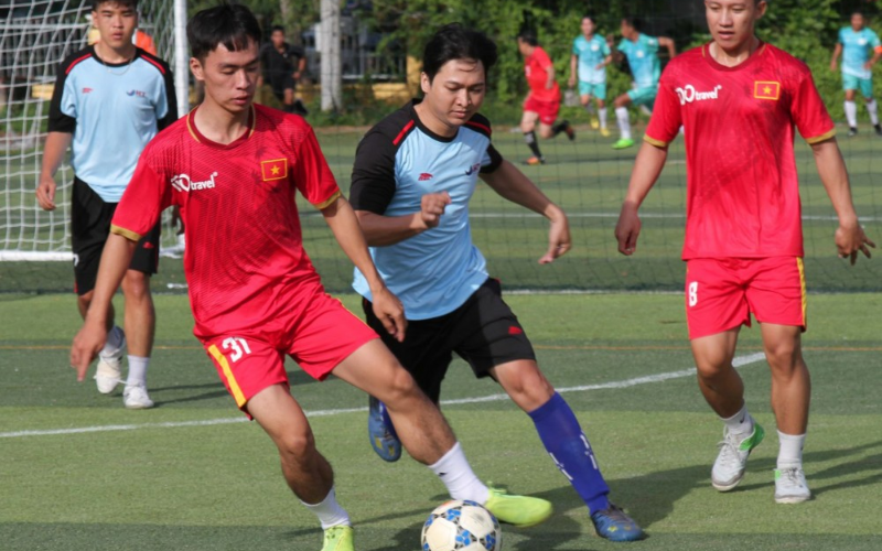 Chiến thuật man-to-man marking trong bóng đá phủi