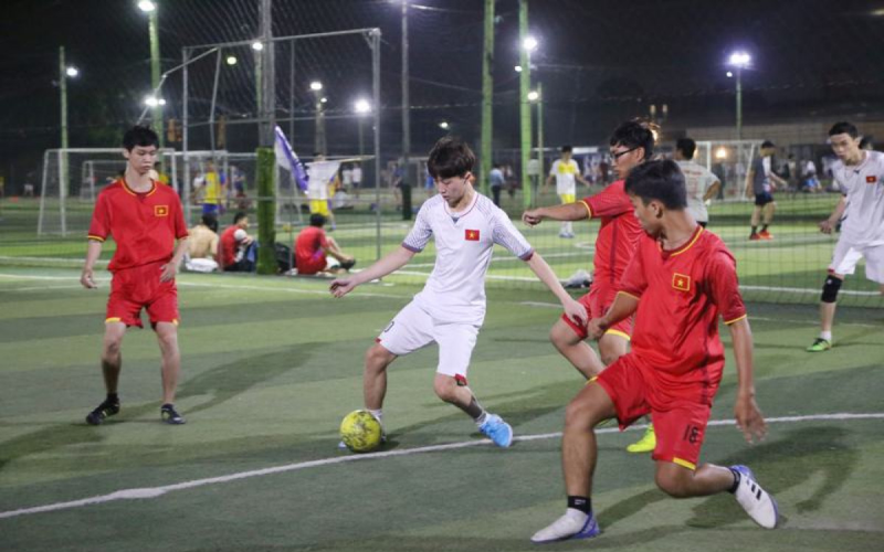 Chiến thuật man-to-man marking trong bóng đá phủi