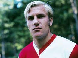 Niets is sterker, dan dat ene woord - Jan Boskamp: 'Ik zat heel dicht bij die warme bakker' Hij praat nog altijd alsof hij in het Oude Noorden woont. De straattaal van