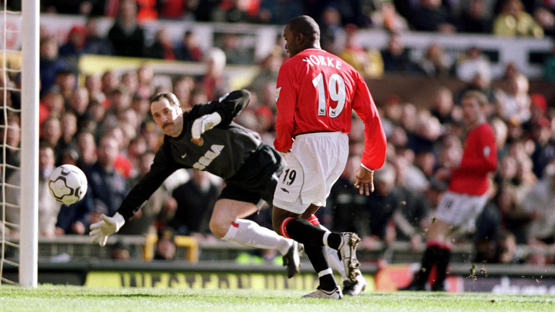 Những cầu thủ mặc áo số 19 xuất sắc nhất trên sân cỏ 3 Những cầu thủ mang áo số 19 xuất sắc nhất trên sân cỏ - BÓNG ĐÁ ONLINE