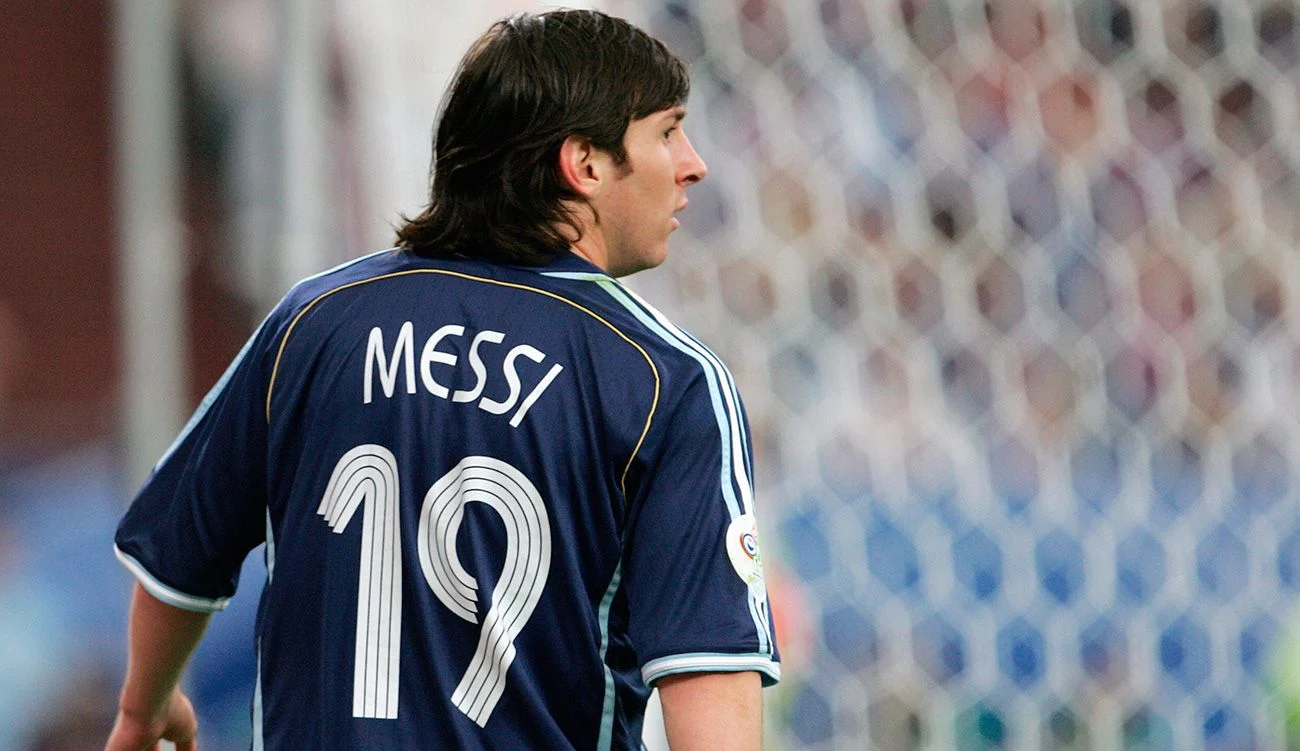 Những cầu thủ mặc áo số 19 xuất sắc nhất trên sân cỏ 1 Những cầu thủ mang áo số 19 xuất sắc nhất trên sân cỏ - BÓNG ĐÁ ONLINE